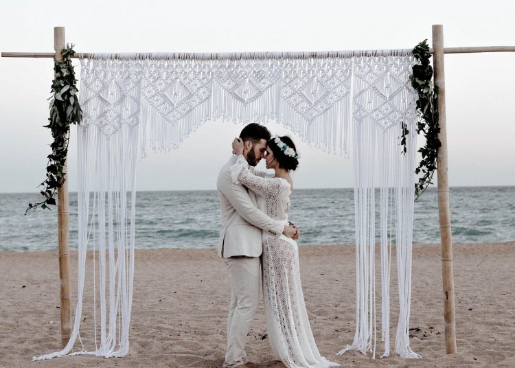 Recognizing an Emotionally Unavailable Partner: Key Signs and Insights