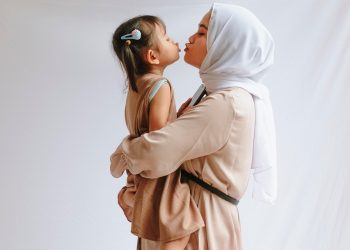 Identifying Anxious Attachment: Key Signs and Effects